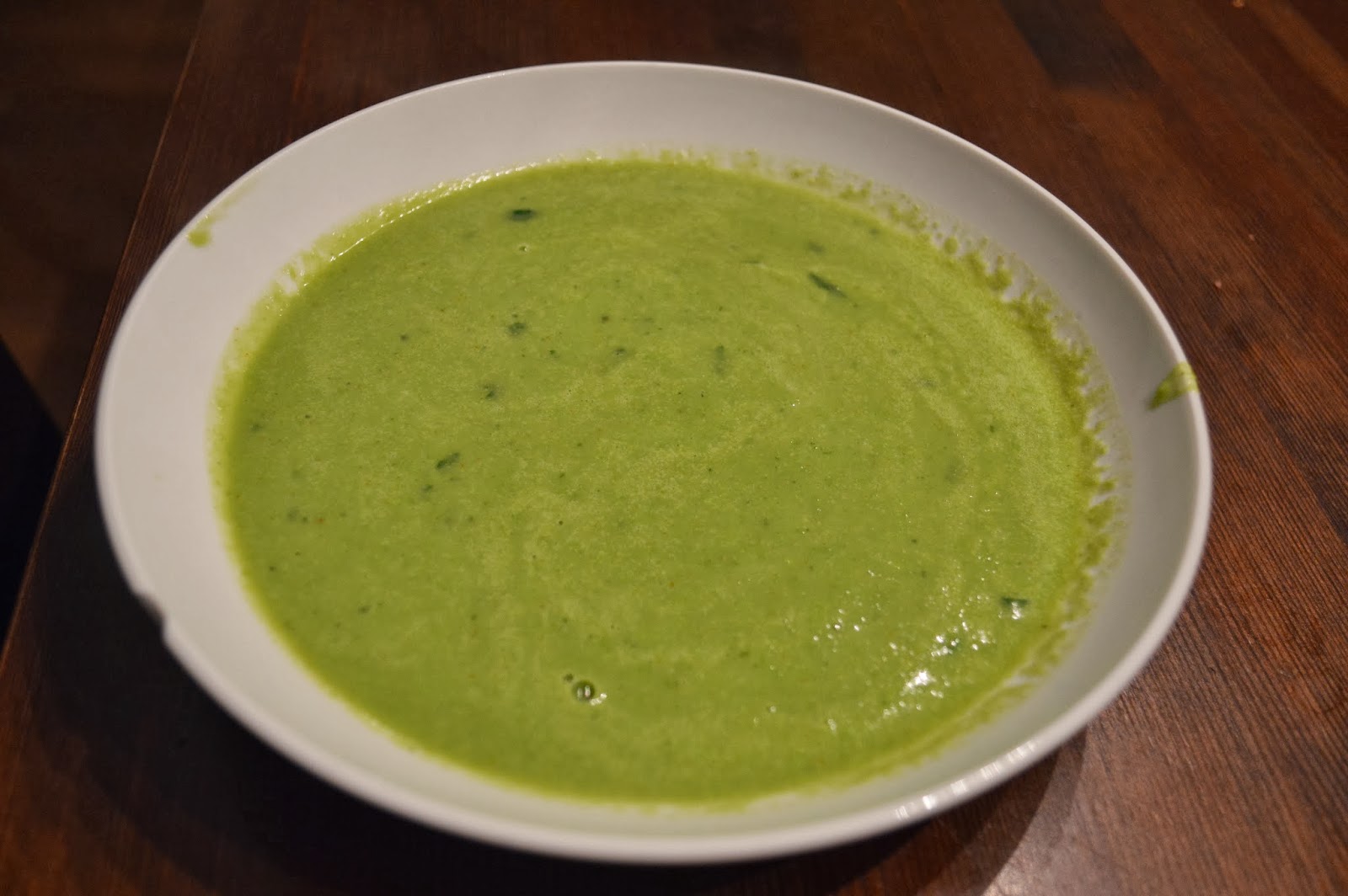 Erbsen-Wasabi-Suppe mit Koriander – Münchner Küchenexperimente